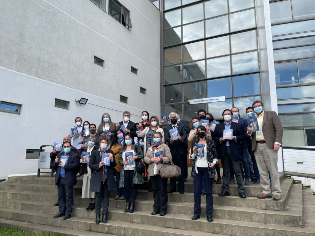 Centro de Políticas Públicas UCT presentó el libro "Una nueva Constitución: Una propuesta desde La Araucanía"